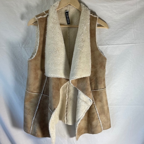 Design Lab Lord & Taylor Tan and Cream Vest - Picture 1 of 6